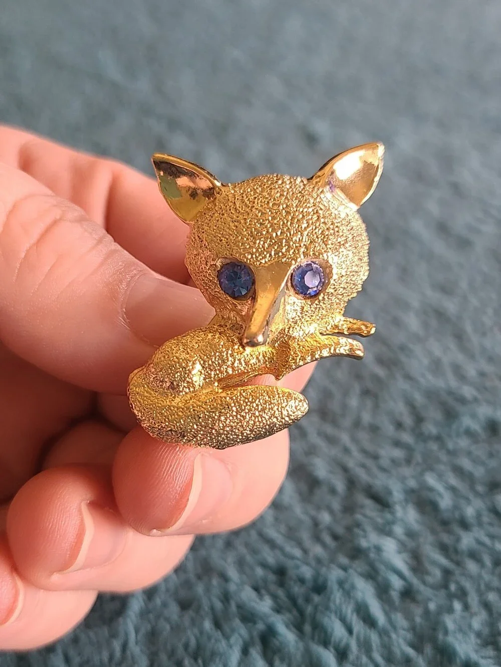Vintage Goldtone Fox Brooch with Blue Crystal Eyes